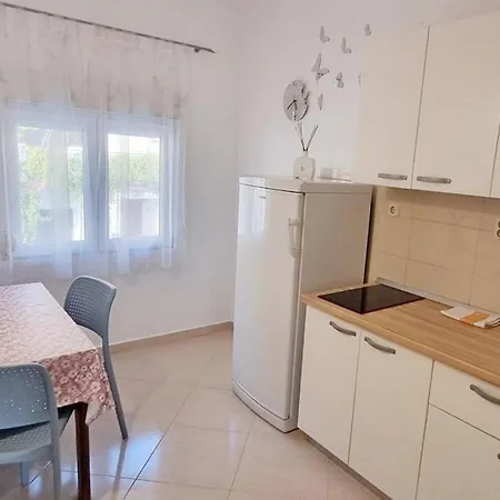 Apartment With A Parking Space - Porat, Makarska - 16289 *